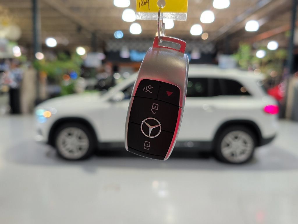 Used 2022 Mercedes-Benz GLB 250 4MATIC image 4