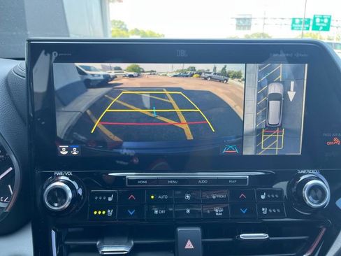 Used 2021 Toyota Highlander Limited image 13