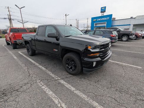 Used 2018 Chevrolet Silverado 1500 LT w/ Midnight Edition image 3