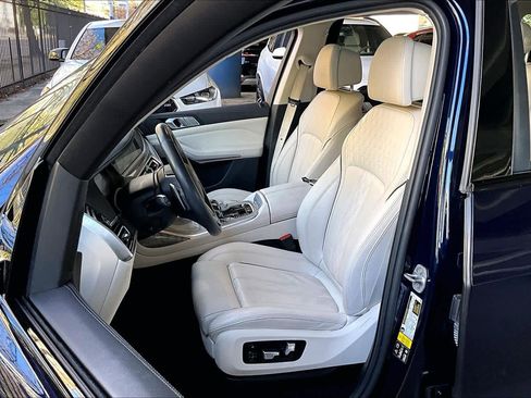 Used 2022 BMW X7 xDrive40i w/ Premium Package image 7