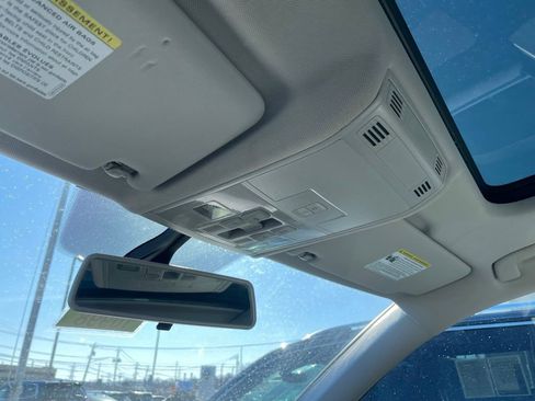 Used 2019 Volkswagen Tiguan SE w/ Panoramic Sunroof Package image 21