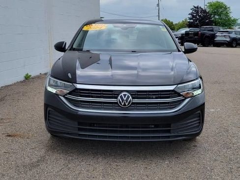 Used 2024 Volkswagen Jetta SE FWD image 3