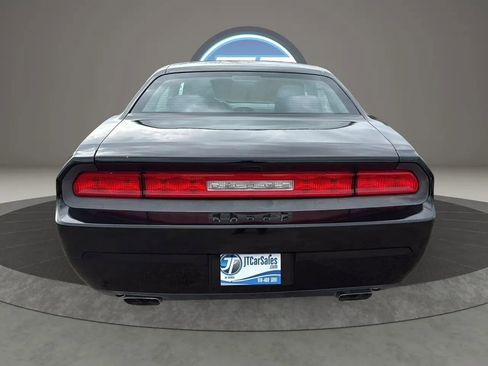 Used 2014 Dodge Challenger SXT image 9