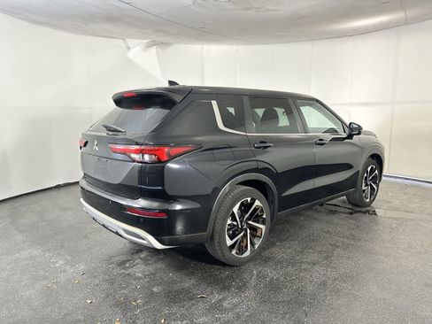 Used 2022 Mitsubishi Outlander SE image 11