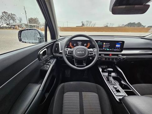Used 2024 Kia Sorento LX image 13