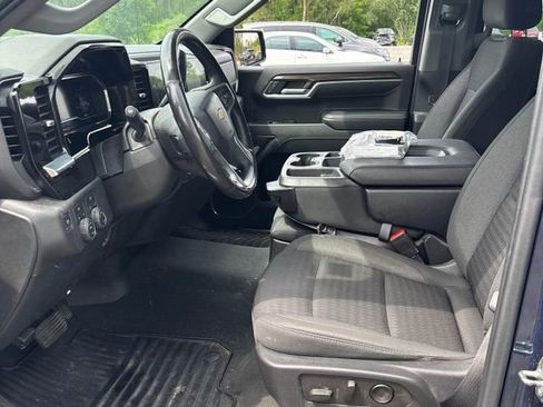 Used 2022 Chevrolet Silverado 1500 LT AWD/4WD image 5