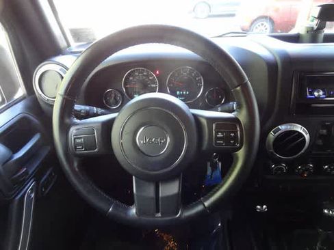 Used 2015 Jeep Wrangler Unlimited Sahara AWD/4WD image 11