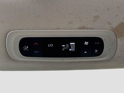 Used 2023 Chrysler Pacifica Touring-L FWD image 24