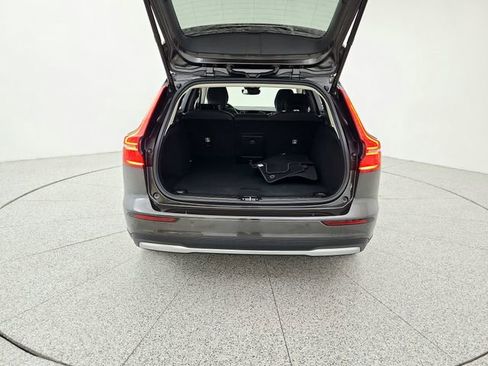 Used 2025 Volvo V60 B5 Cross Country Plus AWD/4WD image 15