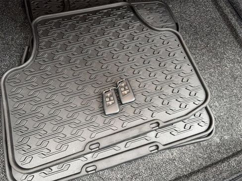 Used 2025 Volkswagen Jetta SE w/ Sunroof Package image 80