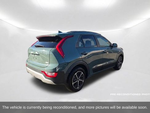 Used 2025 Kia Niro EX FWD image 6