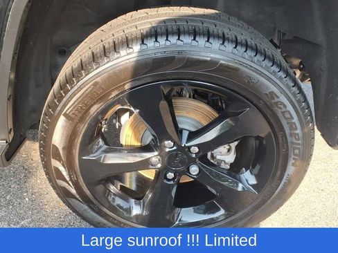 Certified 2024 Jeep Grand Cherokee Limited w/ Black Appearance Package AWD/4WD image 15
