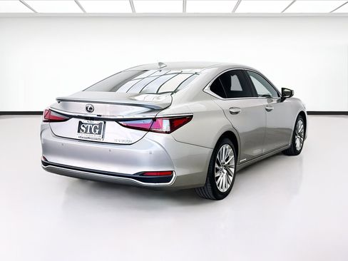 Used 2021 Lexus ES 300h w/ Accessory Package FWD image 4