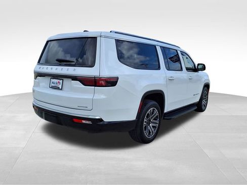 Used 2024 Jeep Wagoneer L Series II w/ Flexible Seating Group RWD image 8