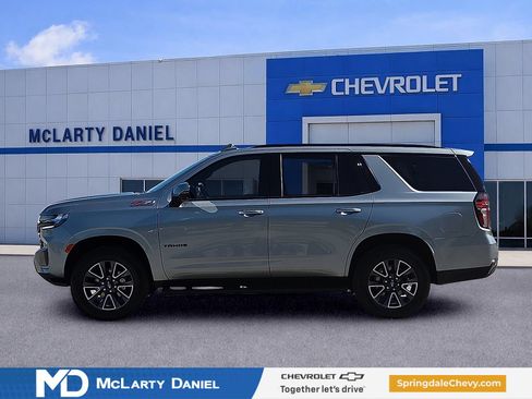 Used 2024 Chevrolet Tahoe Z71 w/ Luxury Package AWD/4WD image 3