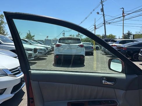 Used 2005 Toyota Camry LE FWD image 9