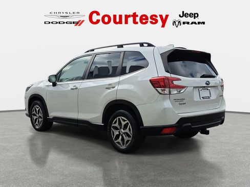 Used 2022 Subaru Forester Premium AWD/4WD image 5