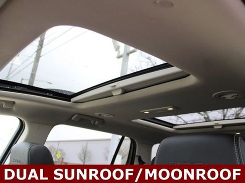 Used 2023 GMC Acadia Denali w/ Denali Technology Package AWD/4WD image 8