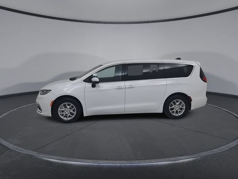 Certified 2023 Chrysler Pacifica Touring-L FWD image 11