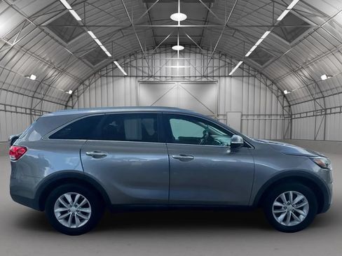 Used 2017 Kia Sorento FWD w/ LX Convenience Package image 7