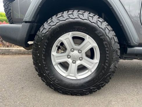 Used 2018 Jeep Wrangler Sport AWD/4WD image 12