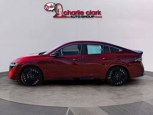 New 2026 Nissan Sentra SR w/ Floor Mat Package FWD image 3