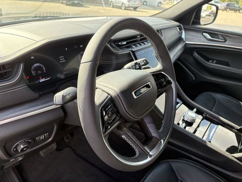 Used 2023 Jeep Grand Cherokee L Overland image 10