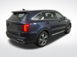Used 2023 Kia Sorento SX Prestige w/ Panoramic Sunroof Package AWD/4WD video 3