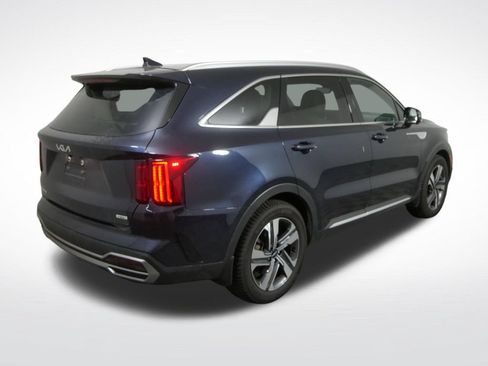Used 2023 Kia Sorento SX Prestige w/ Panoramic Sunroof Package AWD/4WD image 3