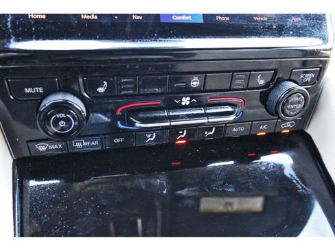 Used 2023 Jeep Grand Cherokee L Limited w/ Black Appearance Package image 27