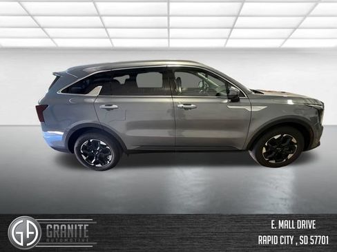 Used 2024 Kia Sorento S FWD image 7