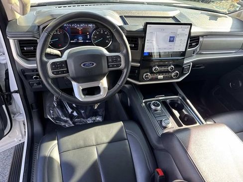 Used 2024 Ford Expedition XLT image 20