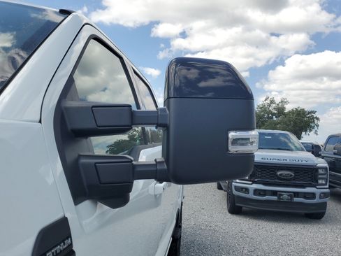 New 2025 Ford F250 Platinum w/ FX4 Off-Road Package image 5