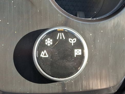 Used 2025 Nissan Rogue SV image 25