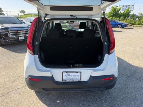 Used 2022 Kia Soul LX w/ Technology Package FWD image 5