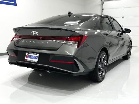 Used 2025 Hyundai Elantra Sport image 35
