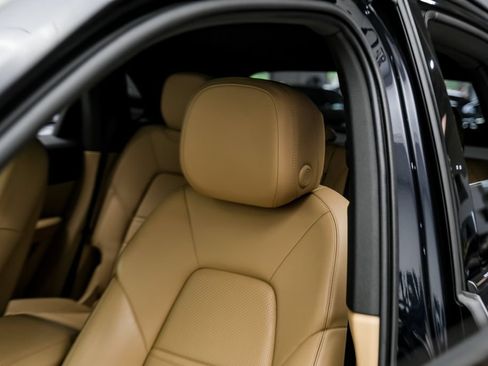 Used 2023 Porsche Cayenne w/ Premium Package AWD/4WD image 33