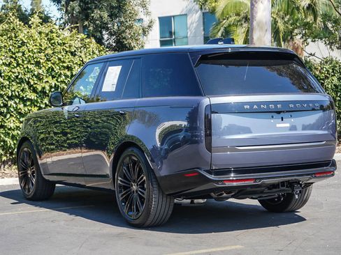 Used 2025 Land Rover Range Rover SE AWD/4WD image 4