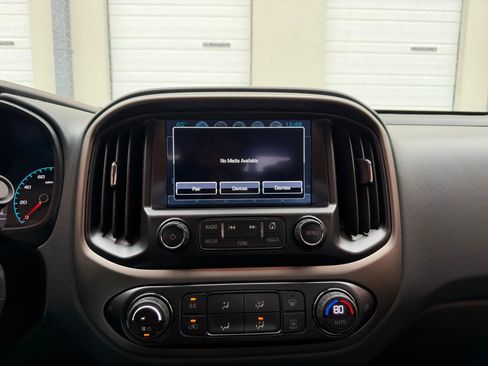 Used 2018 Chevrolet Colorado Z71 image 31