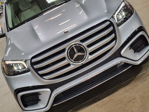 Used 2024 Mercedes-Benz GLS 450 4MATIC image 19