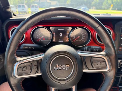 Used 2019 Jeep Wrangler Unlimited Rubicon w/ Dual Top Group AWD/4WD image 19