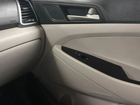 Used 2018 Hyundai Tucson Value FWD image 16