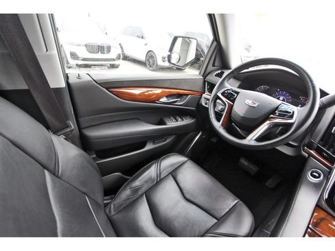 Used 2017 Cadillac Escalade 4WD image 8