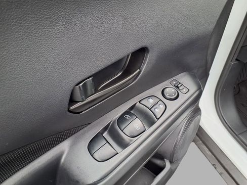 Certified 2025 Nissan Kicks Play S image 19