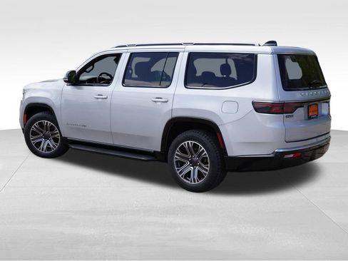 Certified 2024 Jeep Wagoneer Series II w/ Flexible Seating Group AWD/4WD image 8