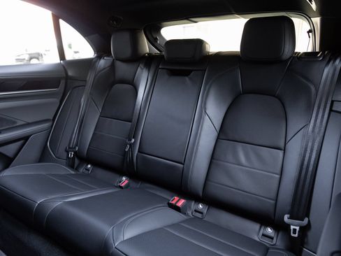 Certified 2026 Porsche Macan 4 Electric AWD/4WD image 28
