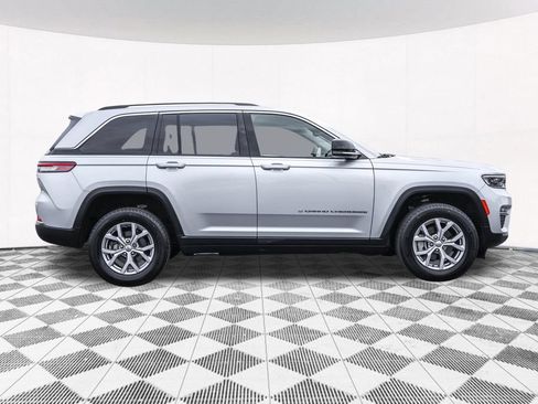 Used 2022 Jeep Grand Cherokee Limited AWD/4WD image 13