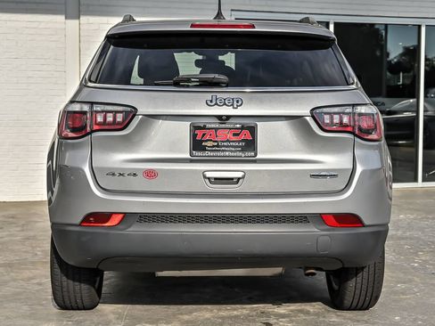 Used 2020 Jeep Compass Latitude w/ Popular Equipment Group AWD/4WD image 9