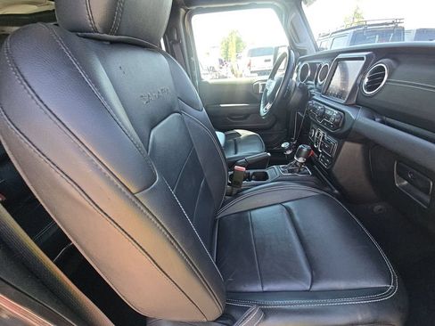 Used 2023 Jeep Wrangler Unlimited Sahara w/ Cold Weather Group AWD/4WD image 5