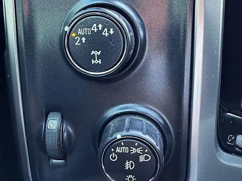 Used 2018 Chevrolet Silverado 1500 LT w/ LT Eassist Package image 24